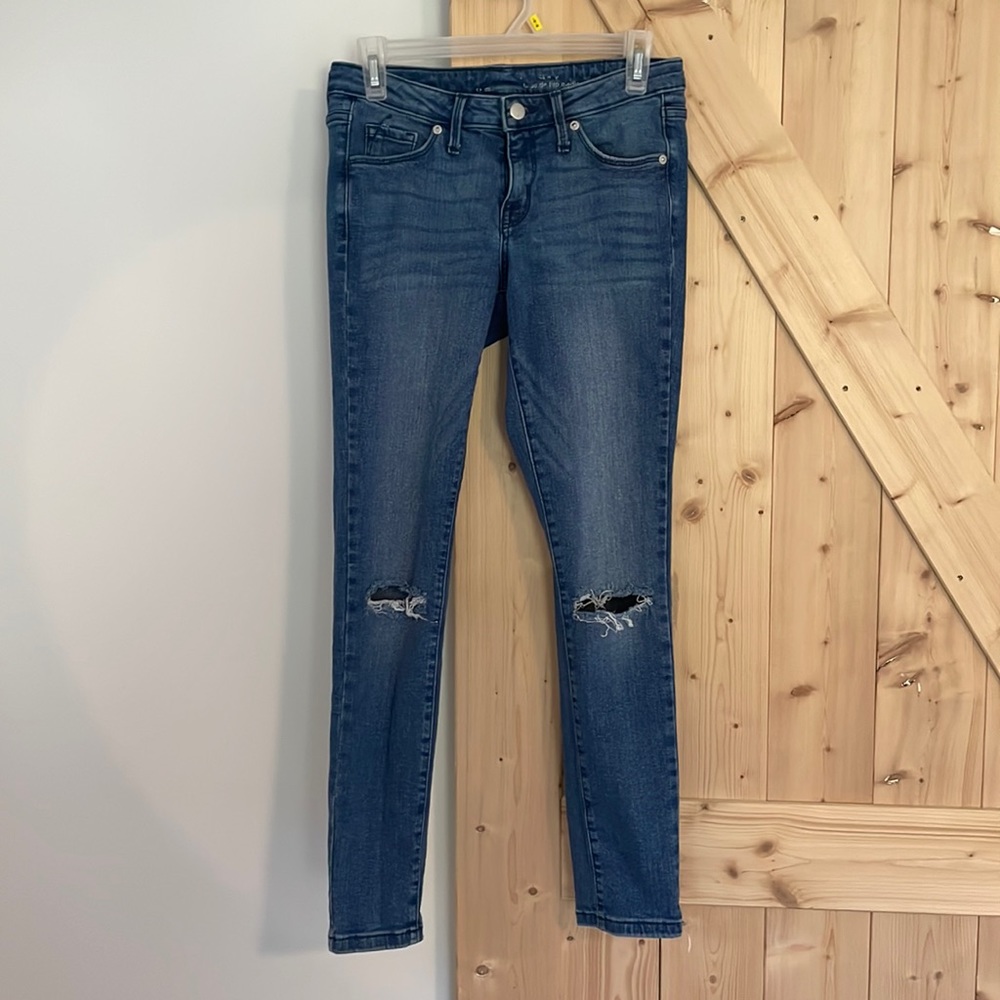 Target ripped knee dark wash jean size 4/27 regular skinny
